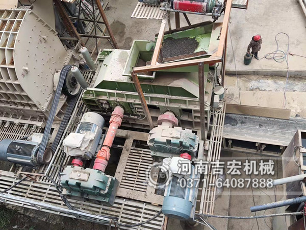 制砂設(shè)備用啥好-用吉宏液壓對(duì)輥破碎機(jī)啊!