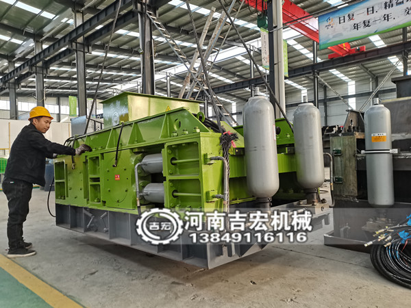 無(wú)錘頭設(shè)計(jì)對(duì)輥制砂機(jī)-砂石廠老板們的賺錢(qián)利器!